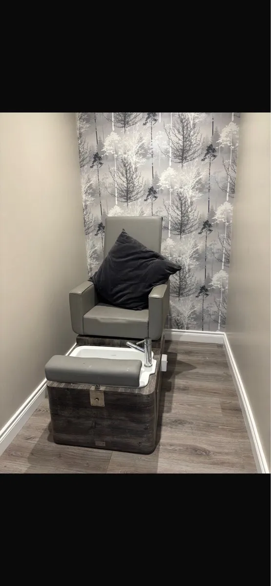 REM Pedicure station