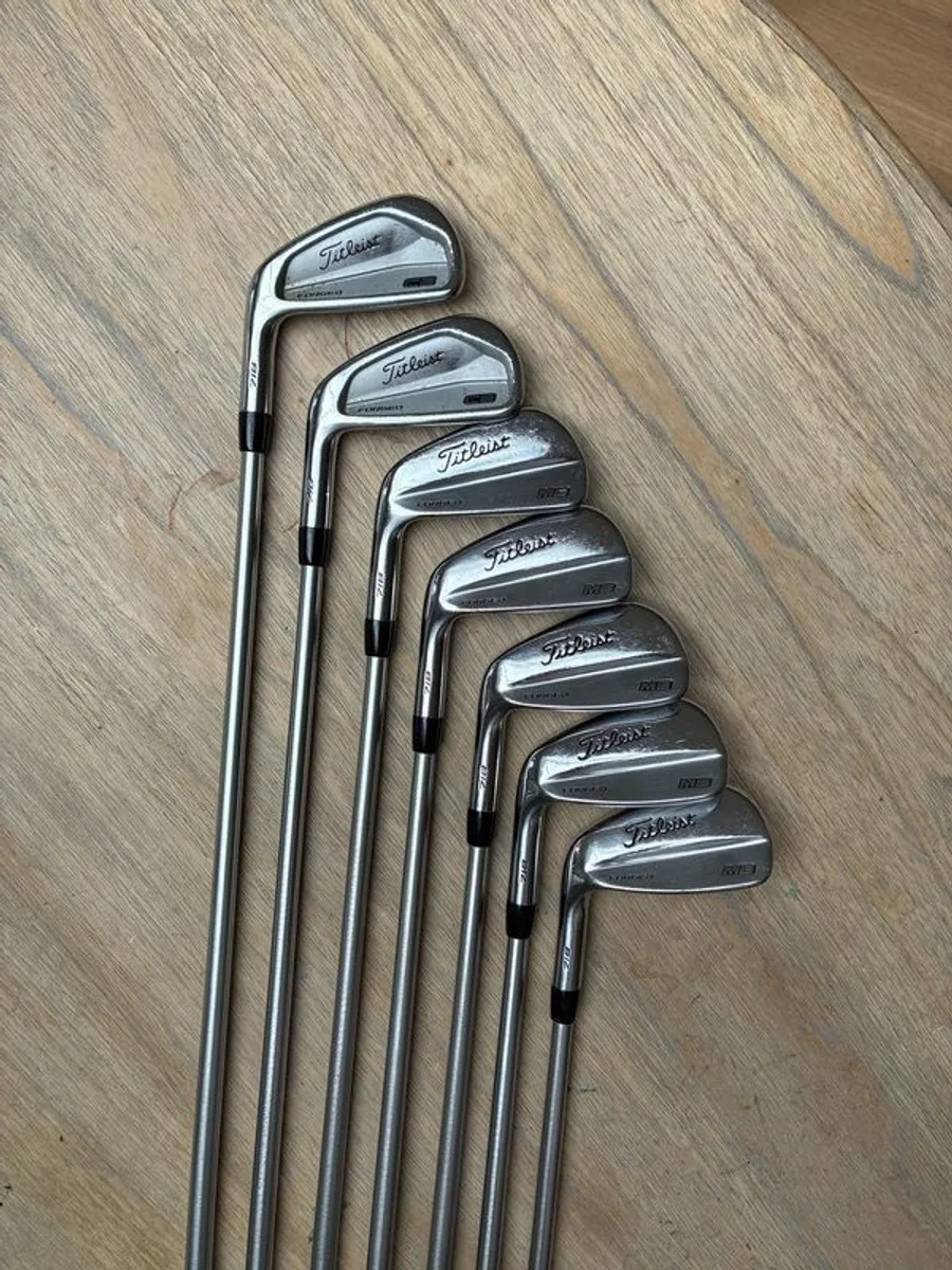 Titleist Golf left handed 718 combo Irons 4-Pw - Image 1