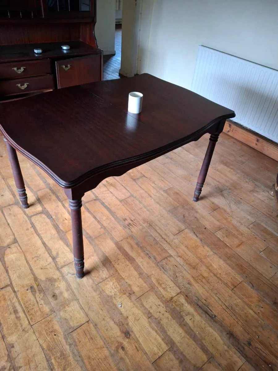 Dining table and 6 chsirs - Image 1