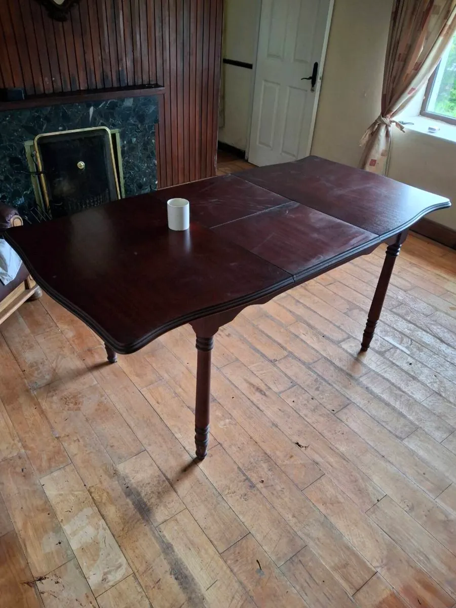 Dining table and 6 chsirs - Image 2