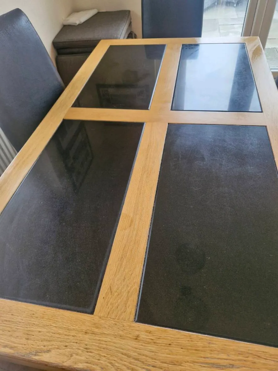 Table and chairs - Image 2