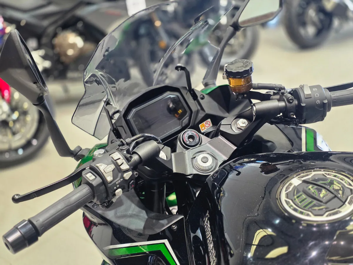 Kawasaki Z1000SX - Image 4