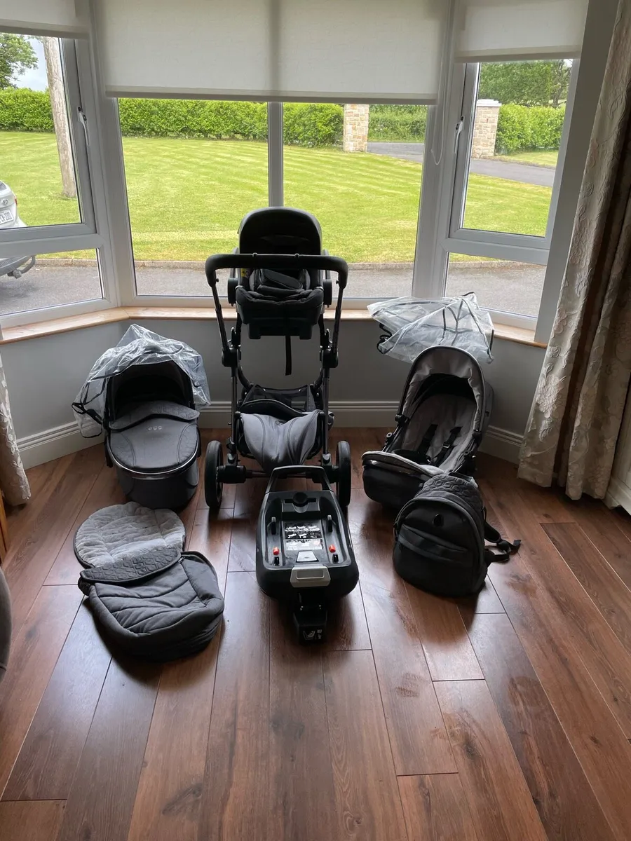 Egg 2 Luxury Travel system - Image 1