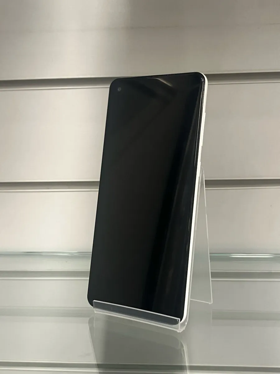 Samsung Galaxy 21 - Image 2