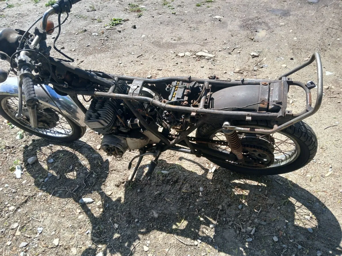 Kawasaki s1 250 triple - Image 3