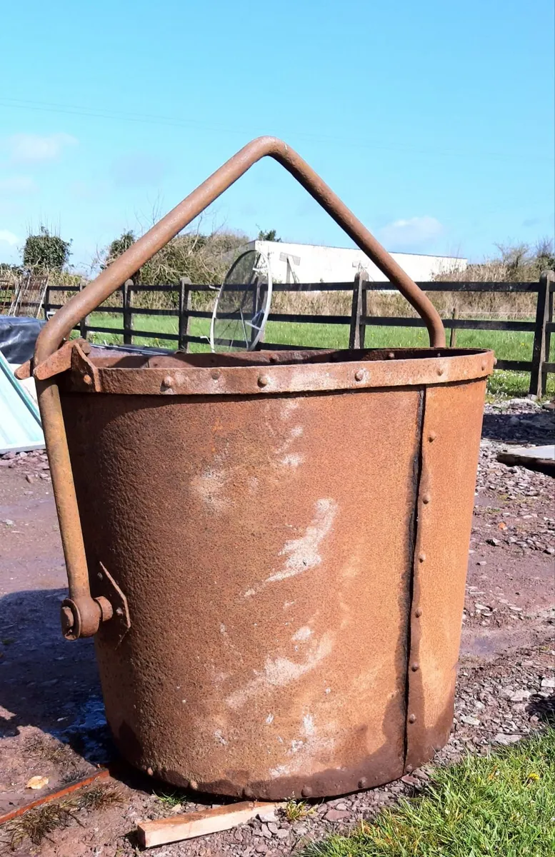 Large riveted kibble - Image 1