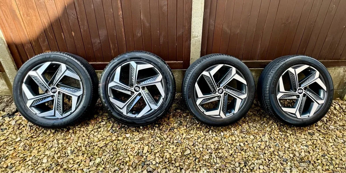 Like new Hyundai Tucson 19” alloys - Image 1