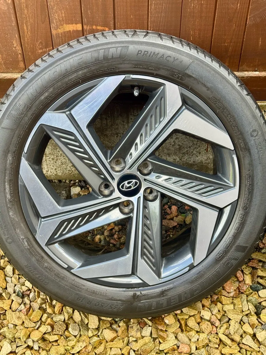 Like new Hyundai Tucson 19” alloys - Image 2