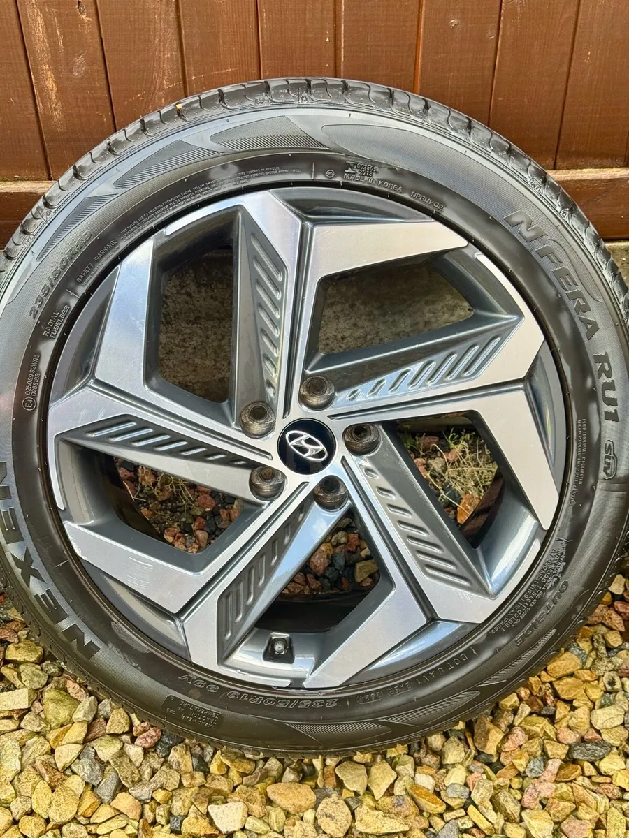 Like new Hyundai Tucson 19” alloys - Image 3