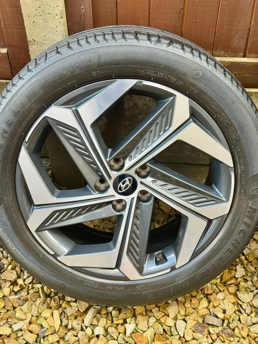 Like new Hyundai Tucson 19” alloys - Image 4