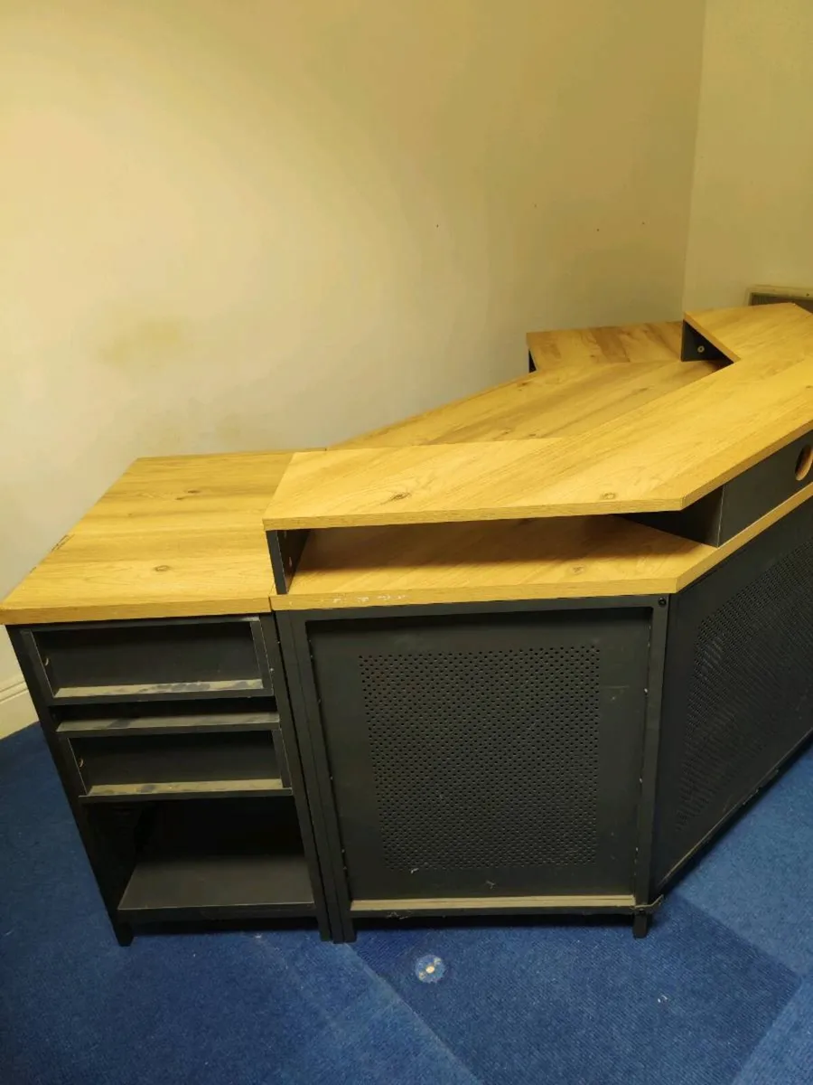 Beautiful reception/Office Desk - Image 3