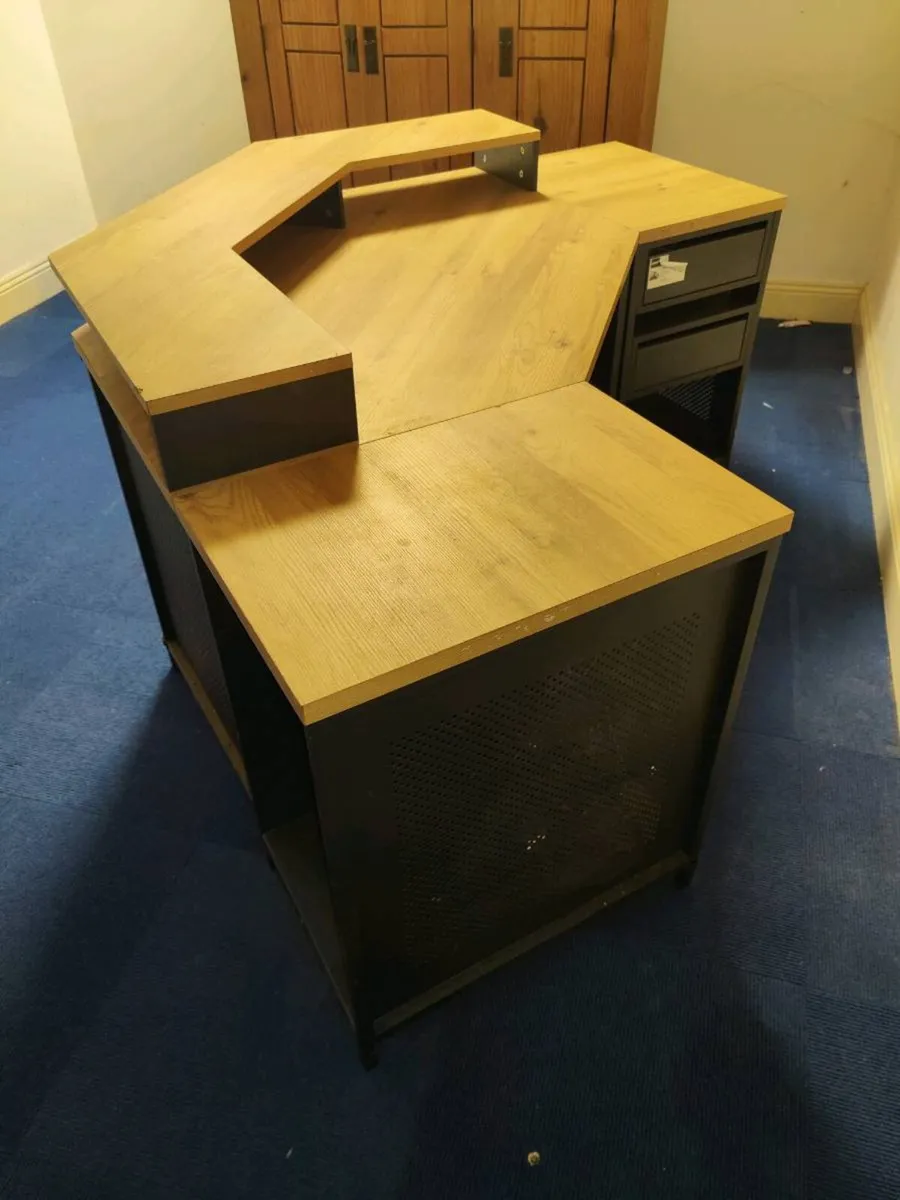 Beautiful reception/Office Desk - Image 1