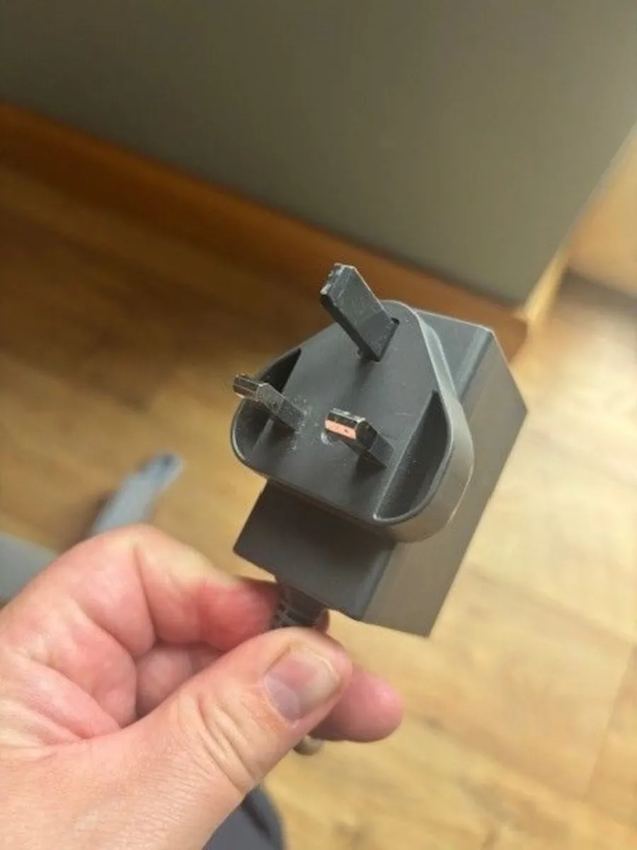Nintendo switch original charger - Image 3