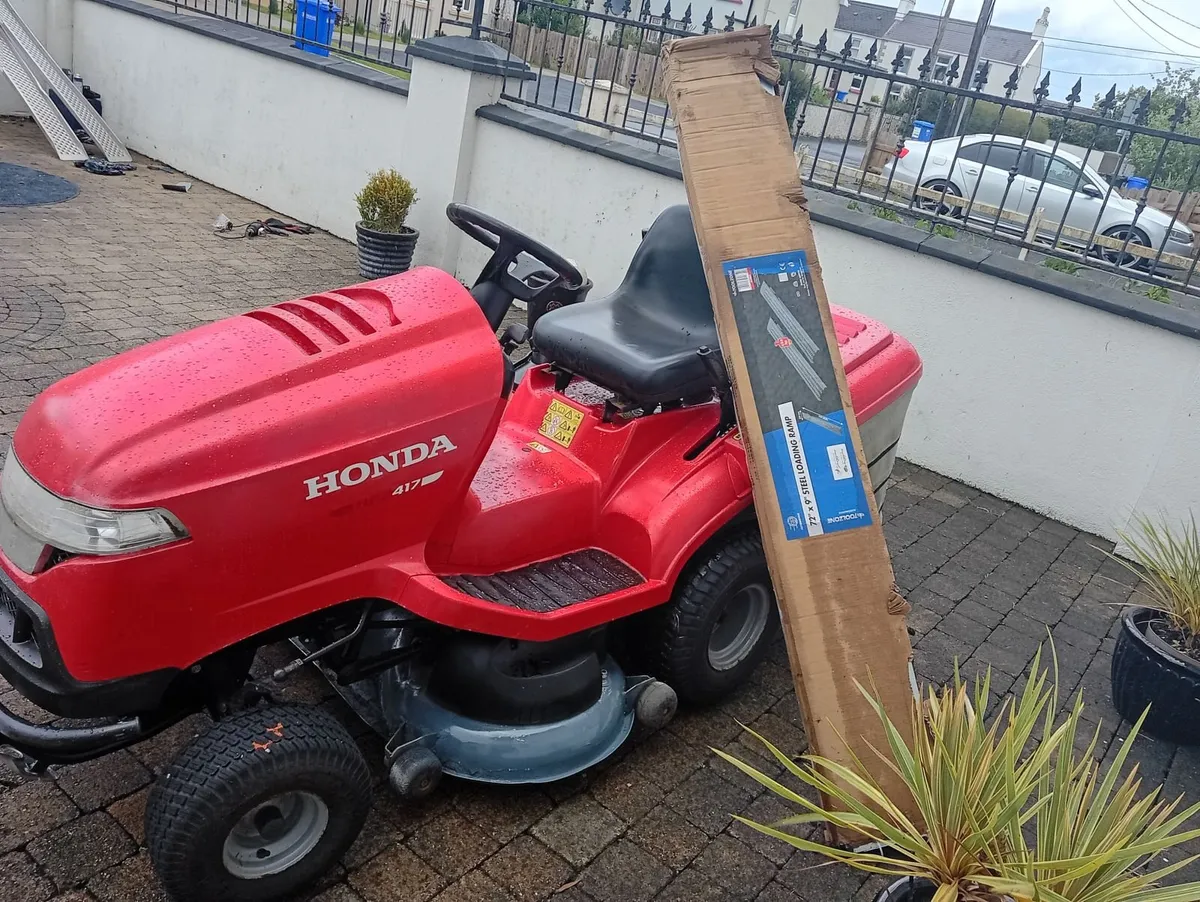 Honda ride on lawnmower - Image 2