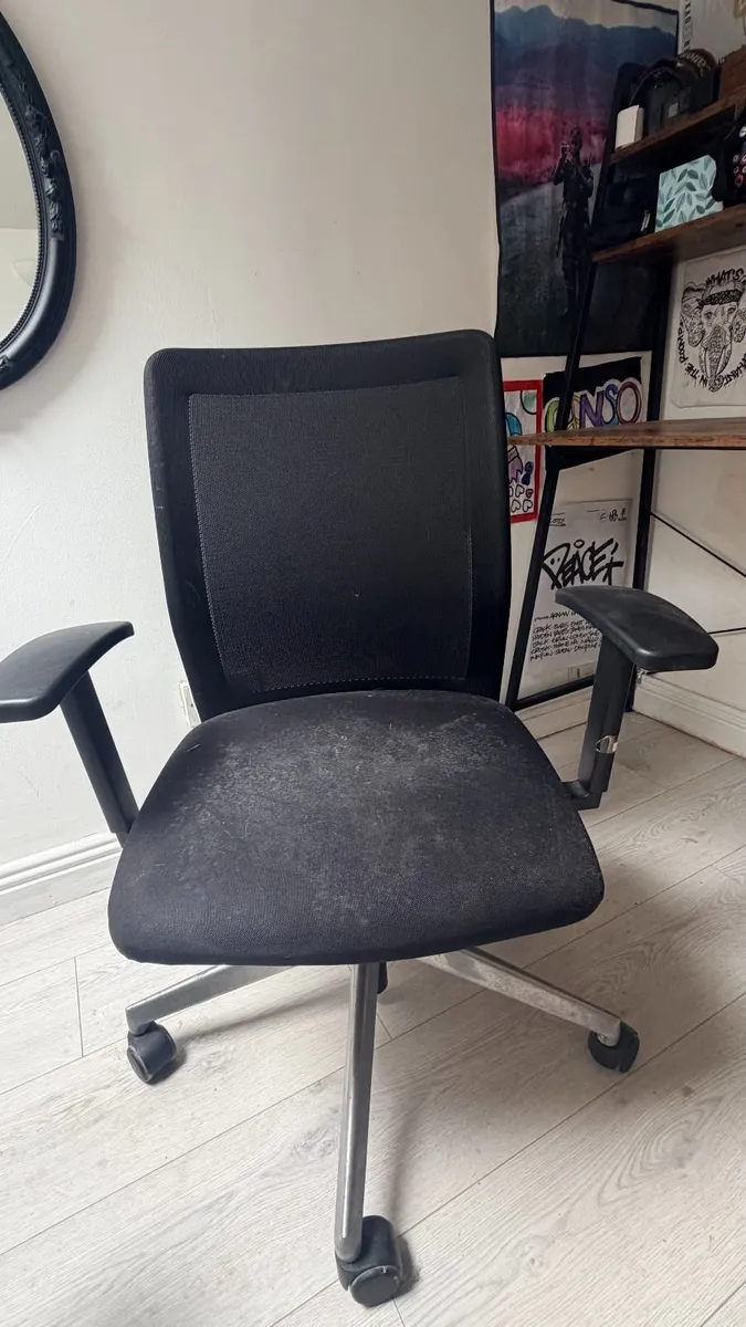 Office desk, office chair and storage unit FREE - Image 3