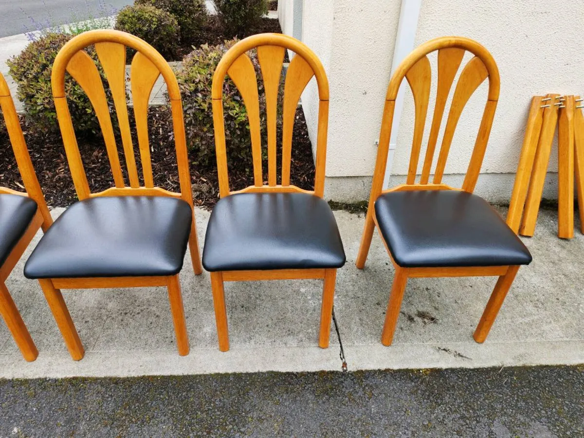 Table with chairs - Image 4