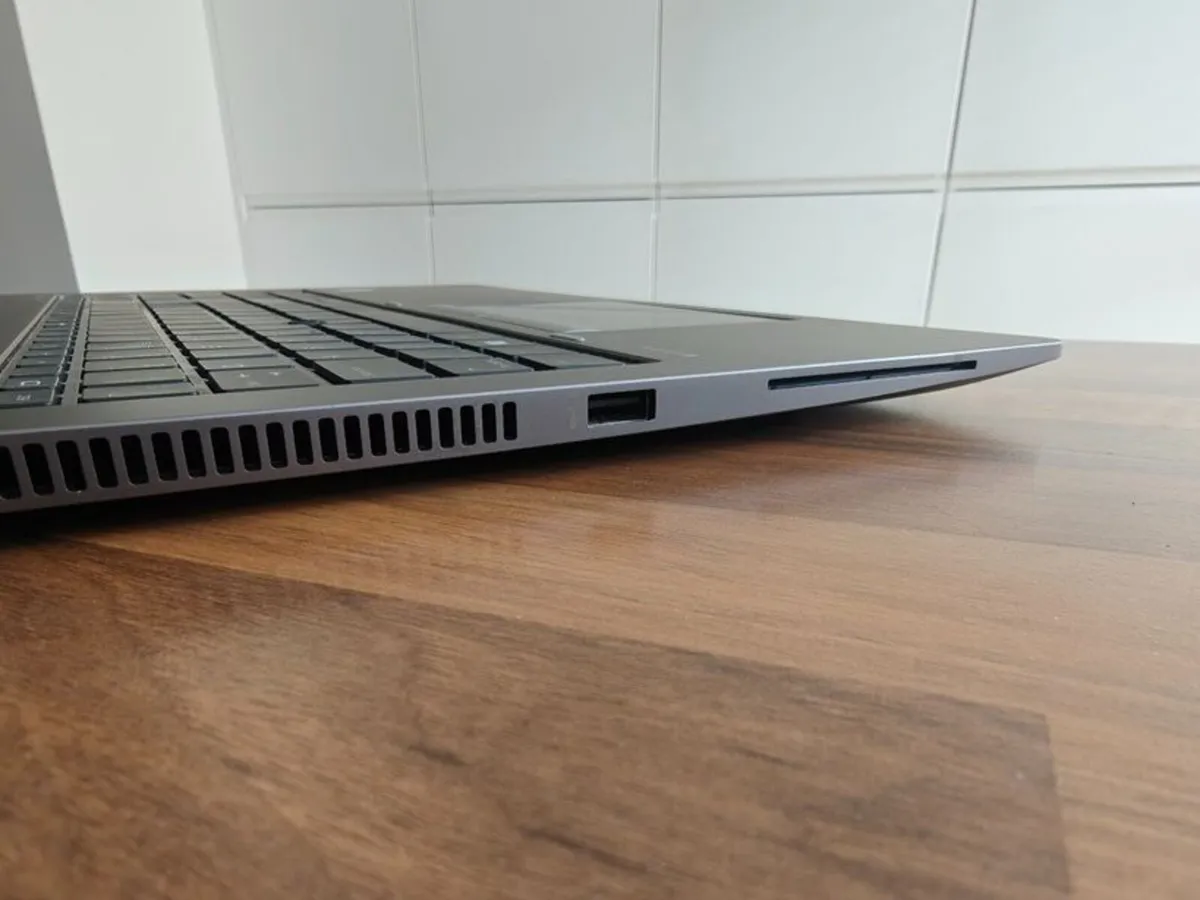 Super HP Zbook 15u G6 | i7 | 16GB | 256GB | 15.6" - Image 4