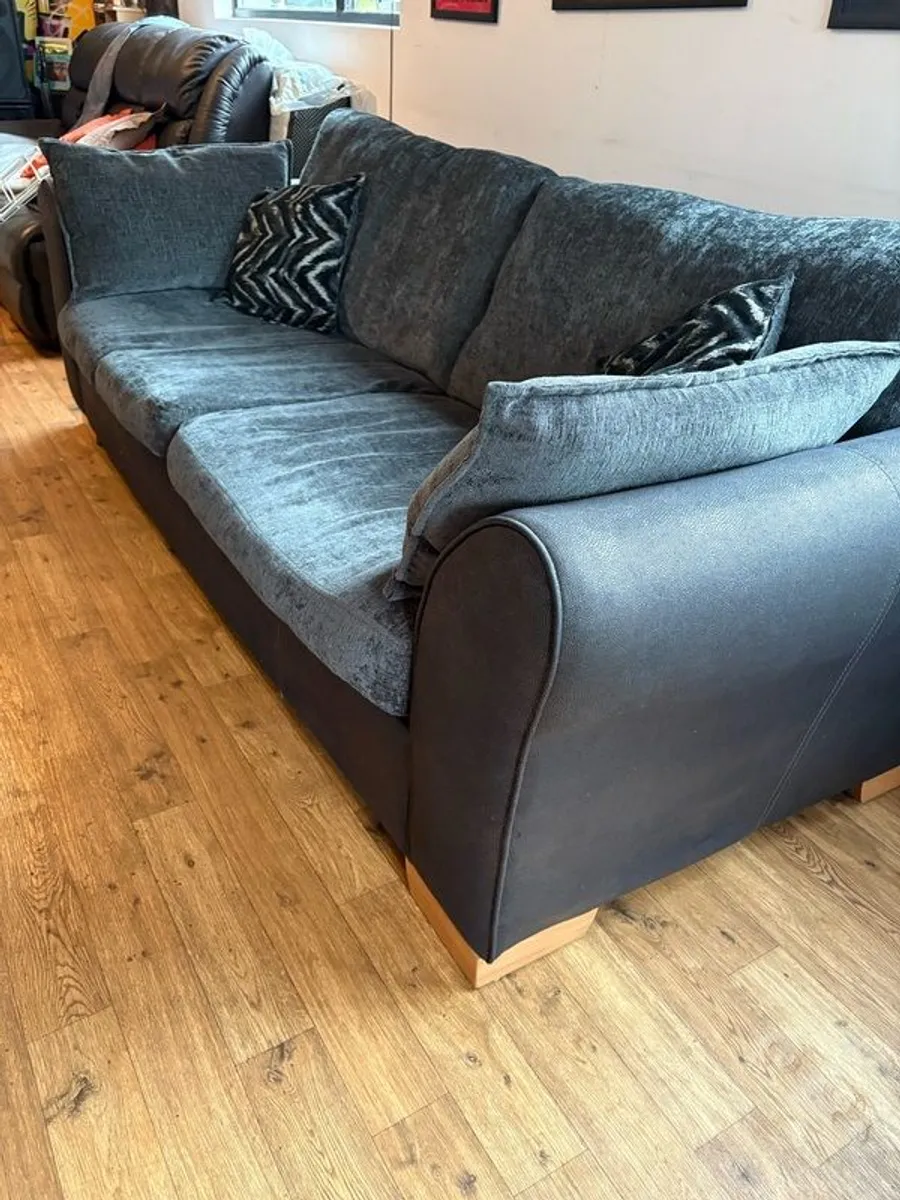 couch - Image 3