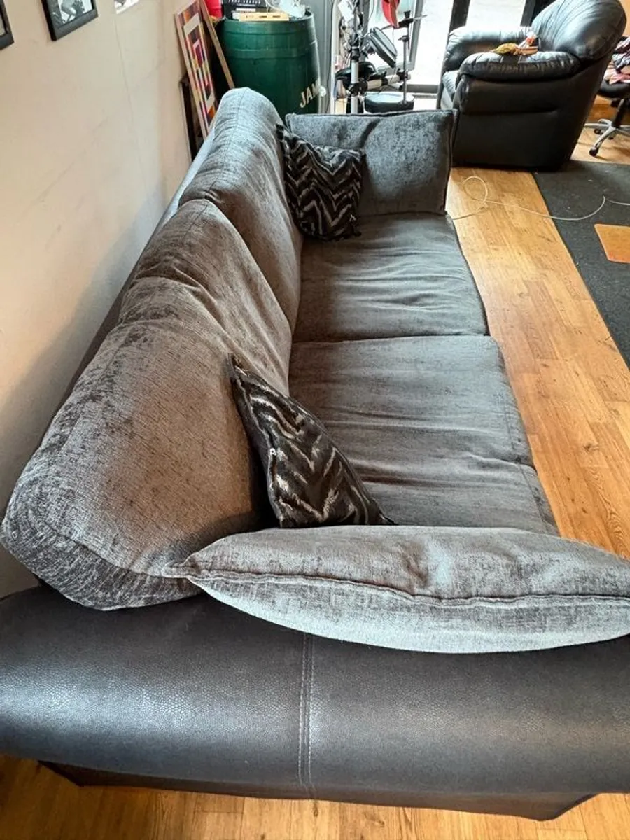 couch - Image 4