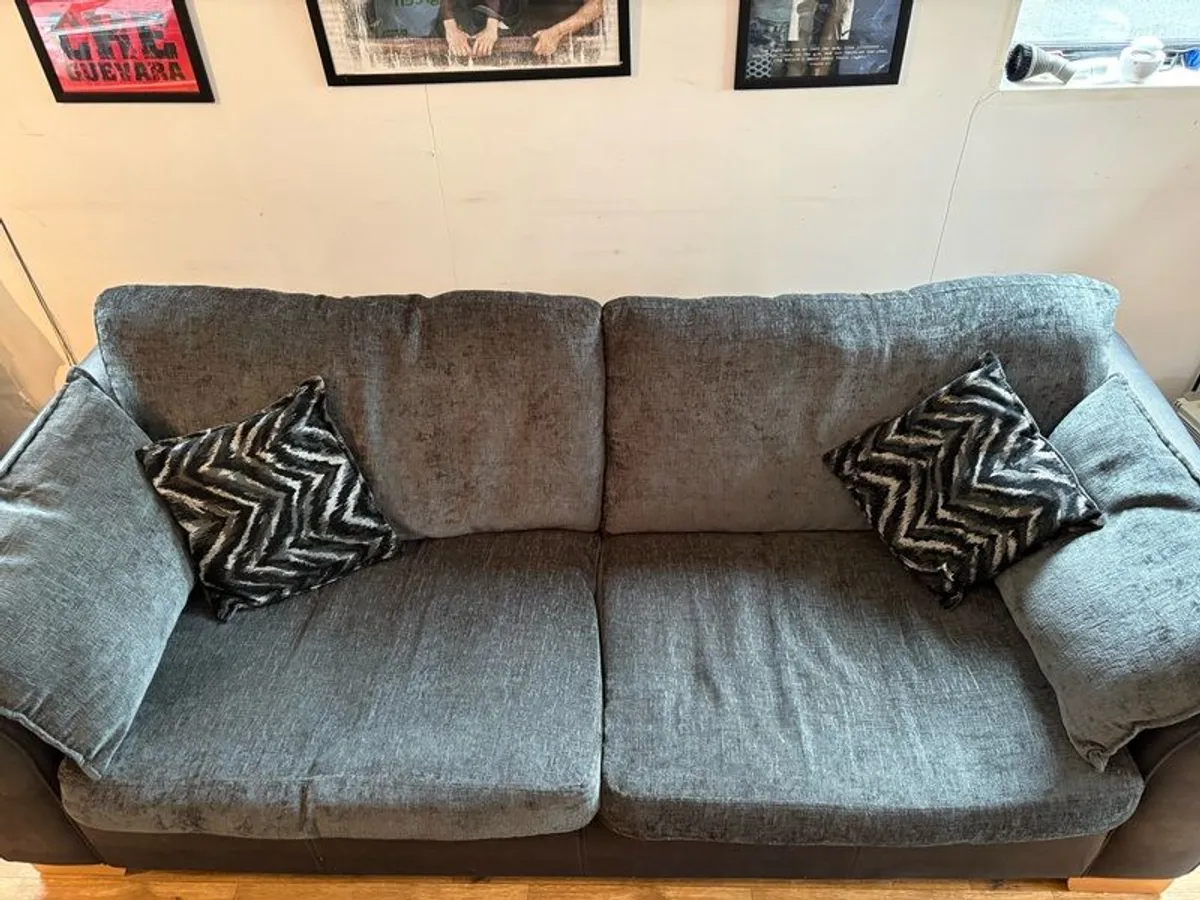 couch - Image 2