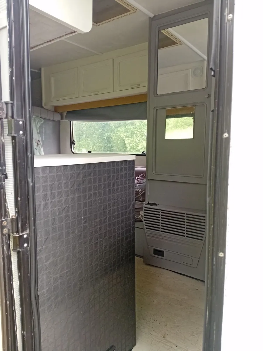 Motor home - Image 3