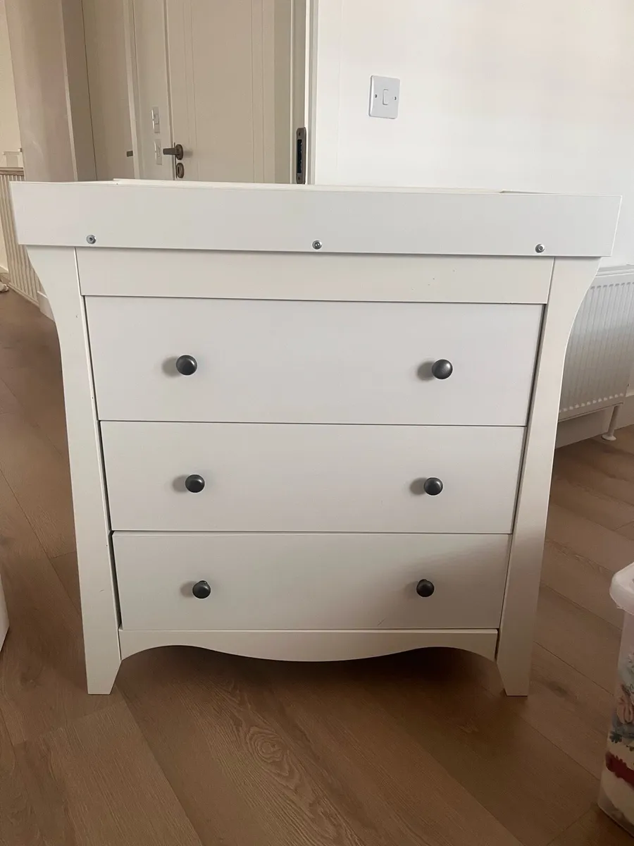 Baby Drawer dresser - Image 1