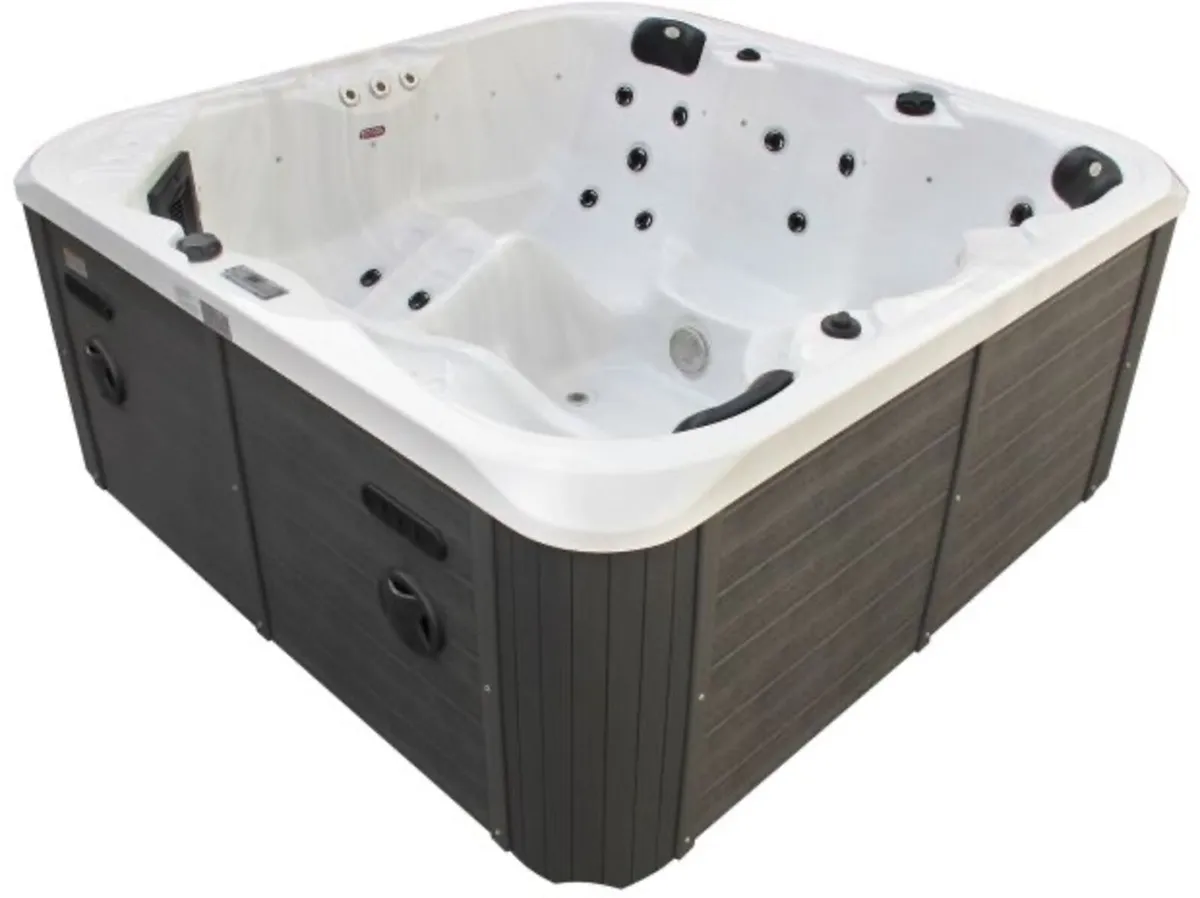 Free Delivery - New Amethyst 5 Person Hot Tub - Image 2