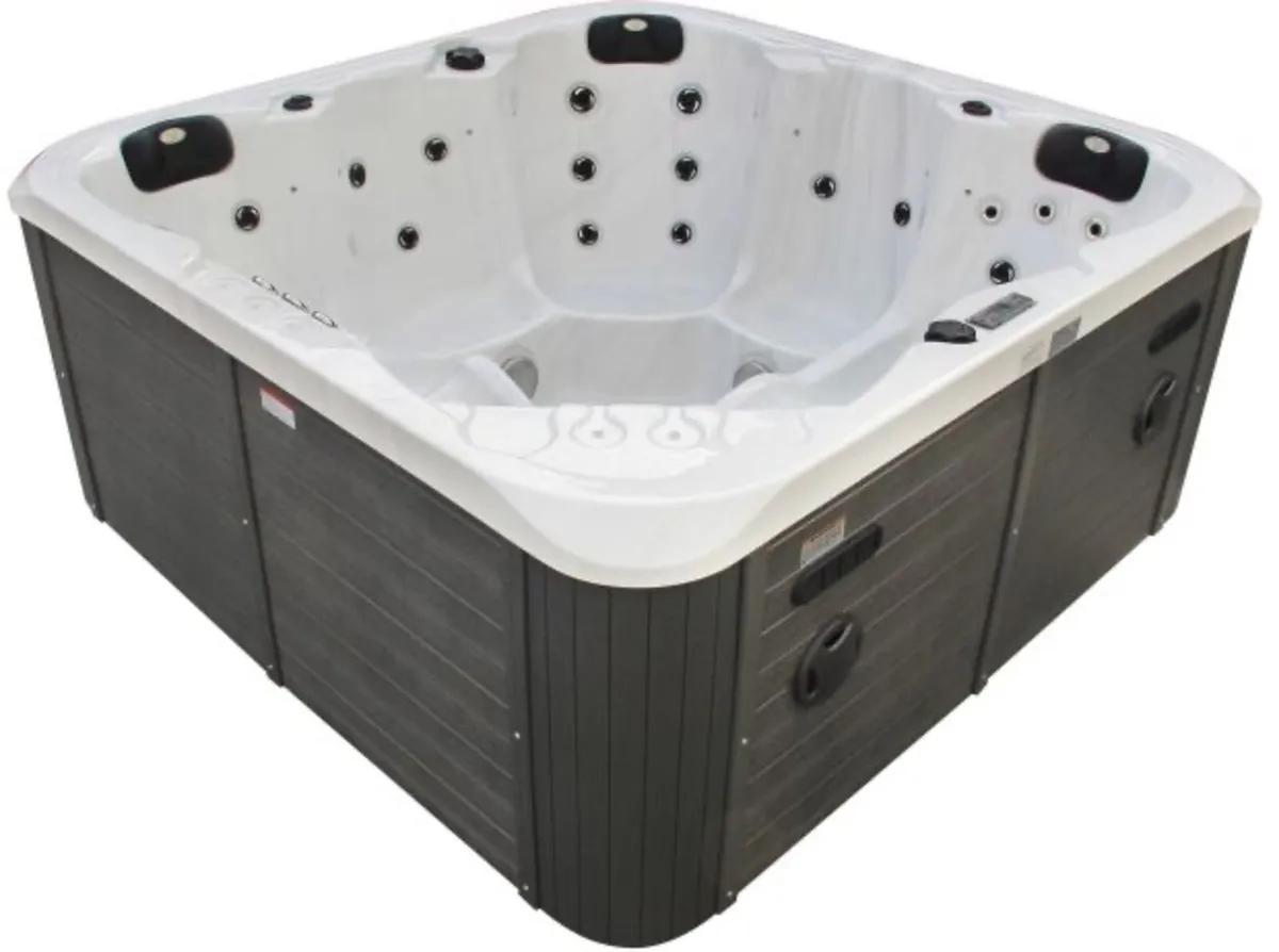 Free Delivery - New Amethyst 5 Person Hot Tub - Image 3
