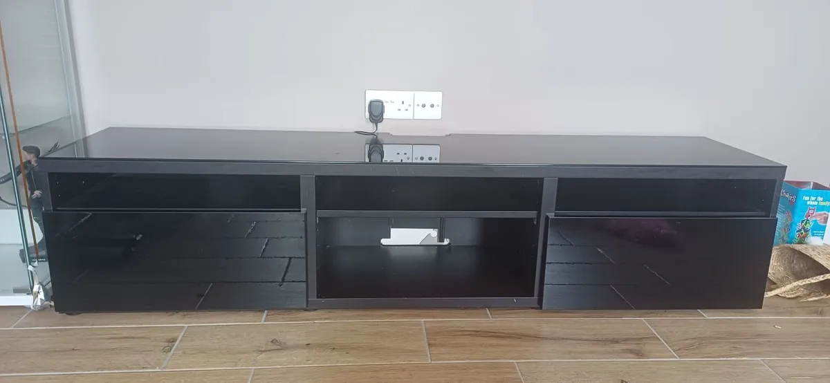 Tv unit