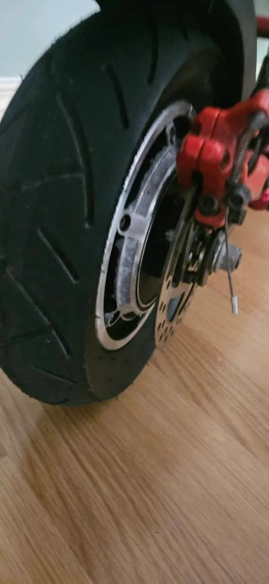 Kukirin M4 electric scooter - Image 2