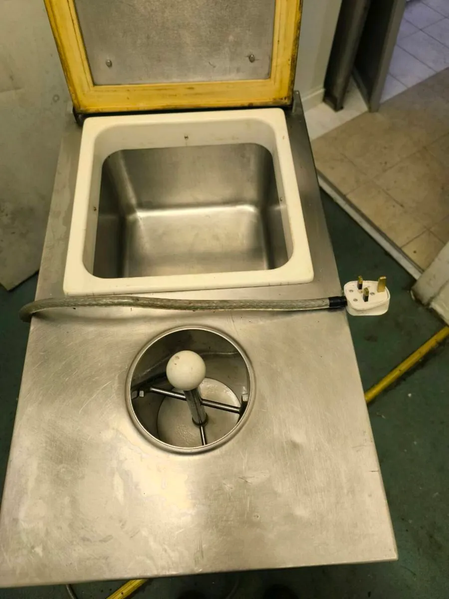 Ice cream machine - Image 1