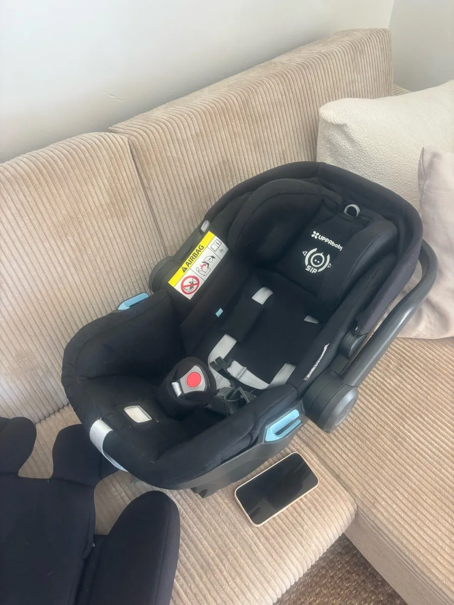 Uppa Baby vista 2  Stroller, Bassinet & Car seat - Image 3