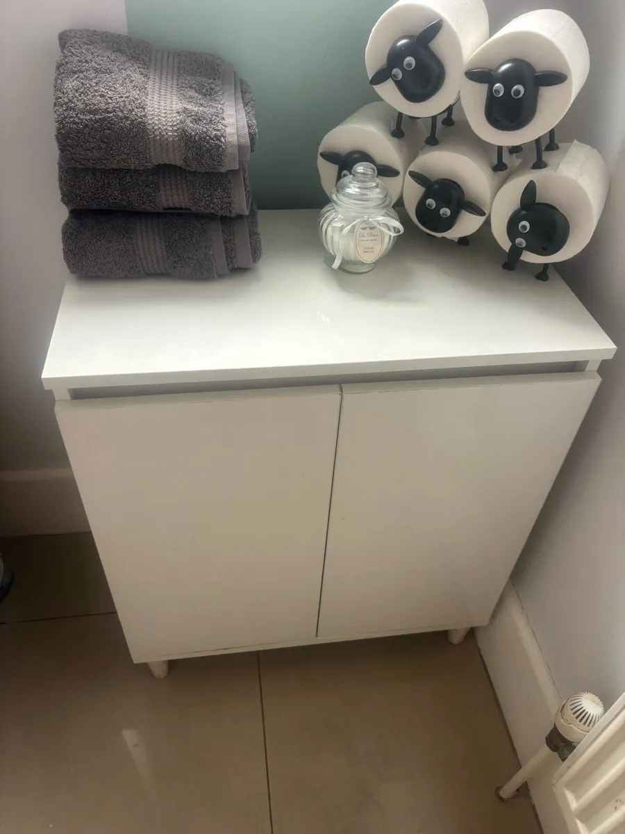 Bathroom cabinet - Image 1