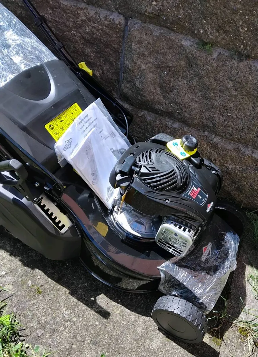 Lawnmower brand new rear Roller mower 18" cut - Image 3