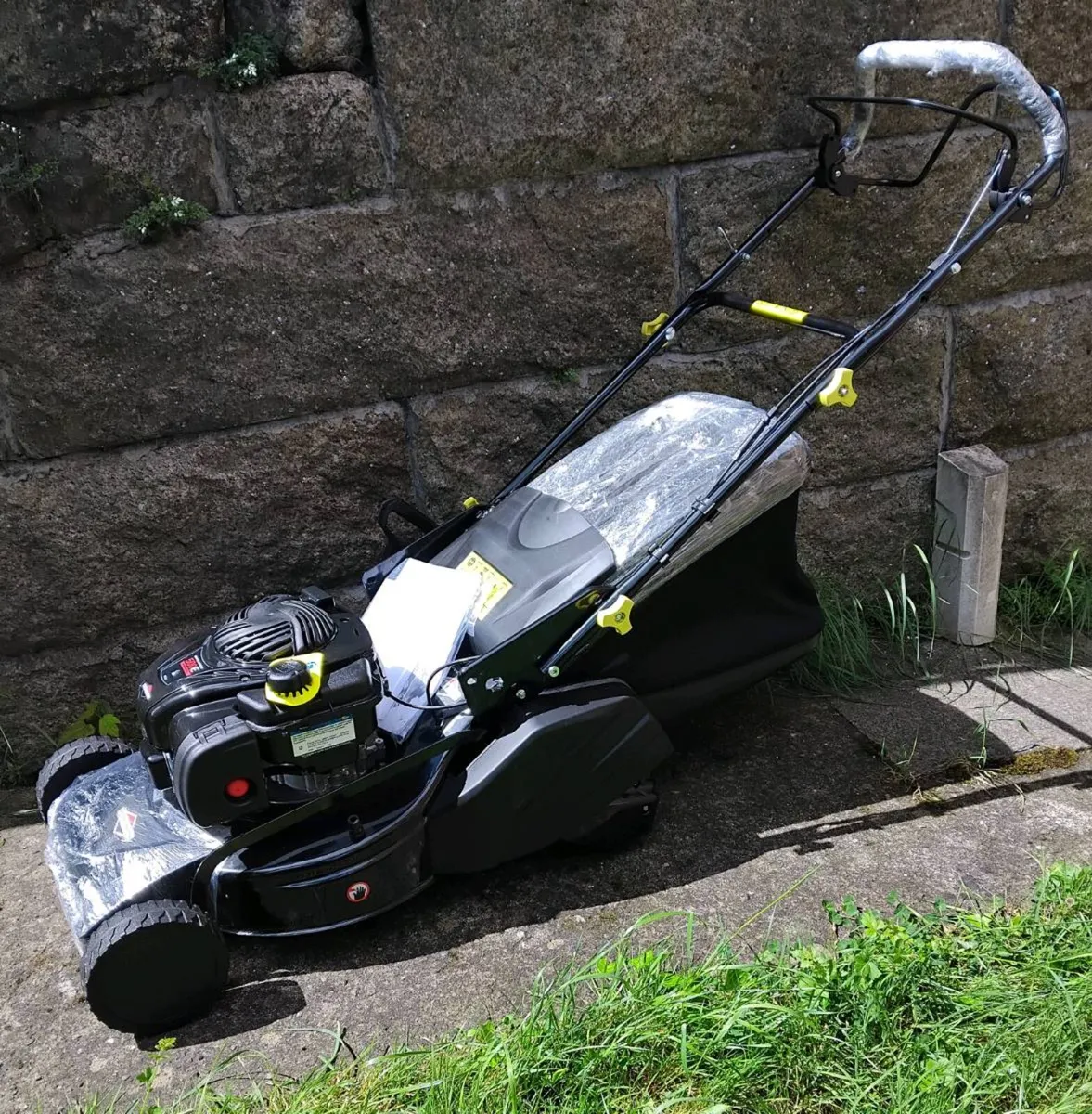Lawnmower brand new rear Roller mower 18" cut - Image 1