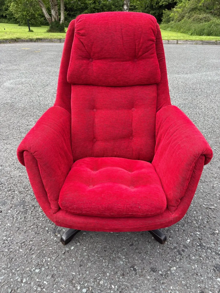 Mid-century retro vintage swivel armchair c1970 - Image 1