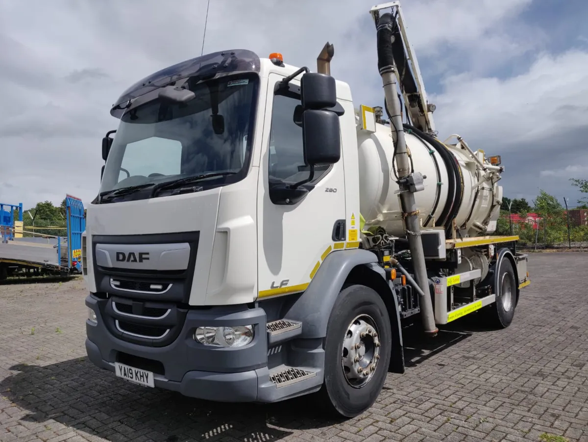 2019 DAF LF 260 18 TON Tipping Whale Gully Emptier - Image 2