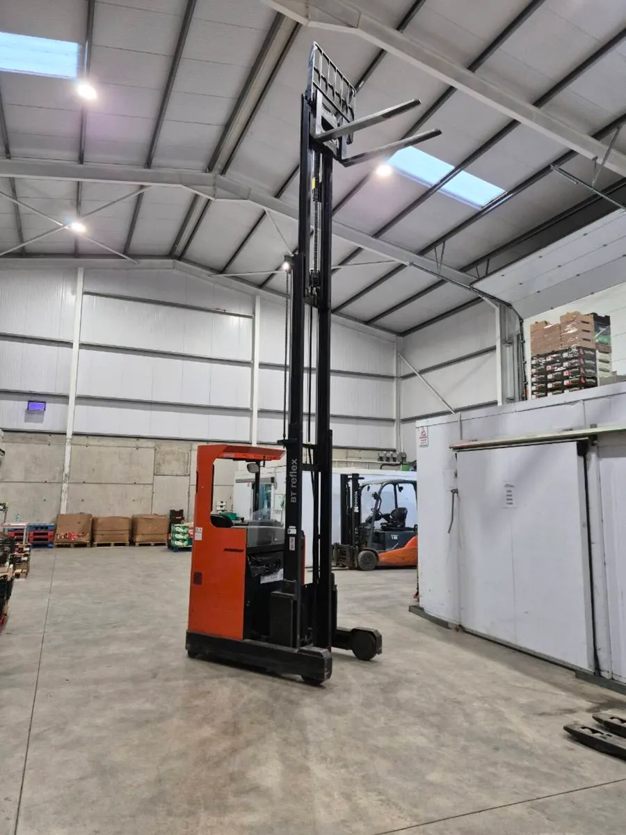 Toyota Reach Truck 2016 Forklift - Image 1