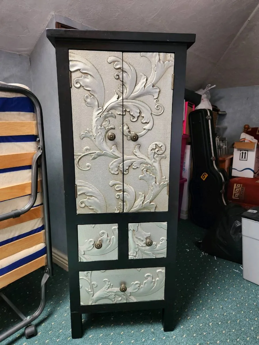 Folding bed coffee table table lamp and small pres - Image 4