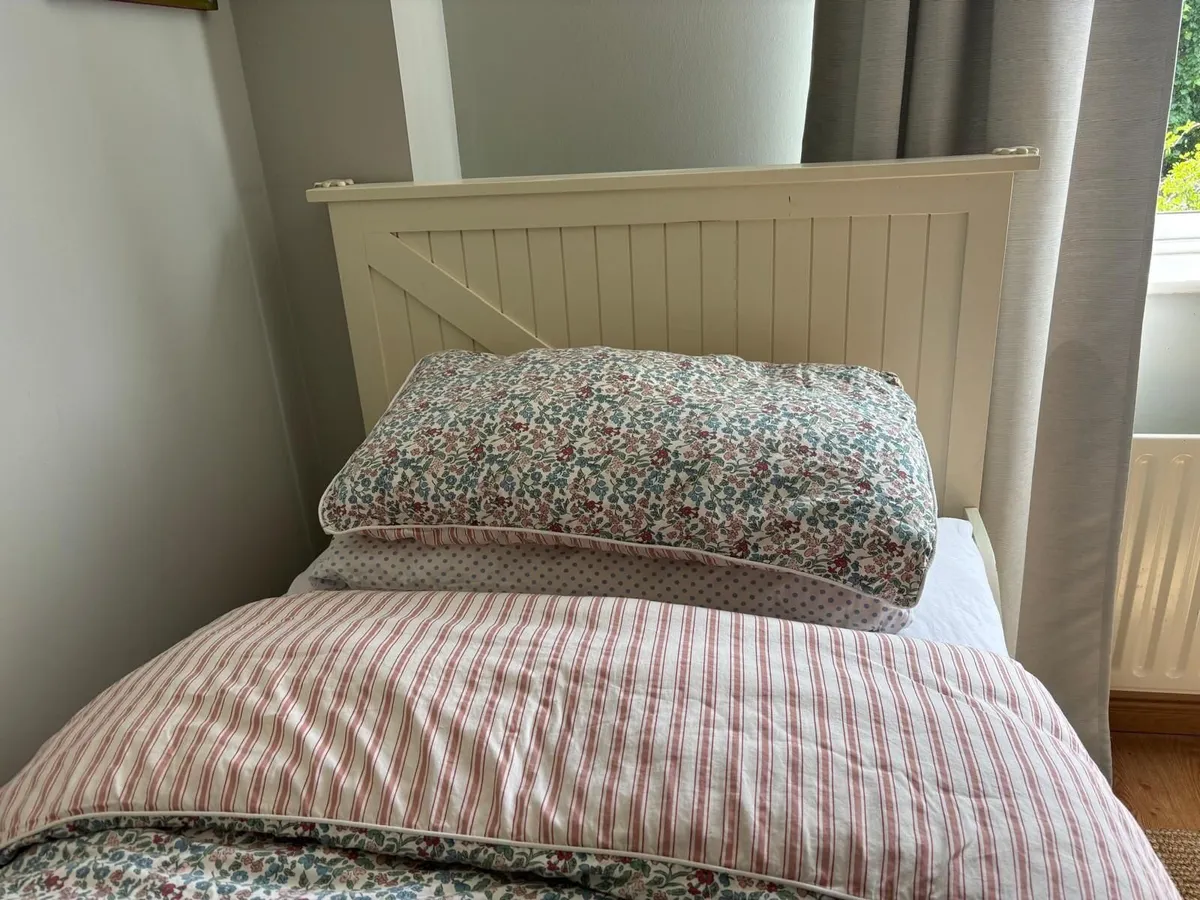 Childrens single trundle bed. - Image 2