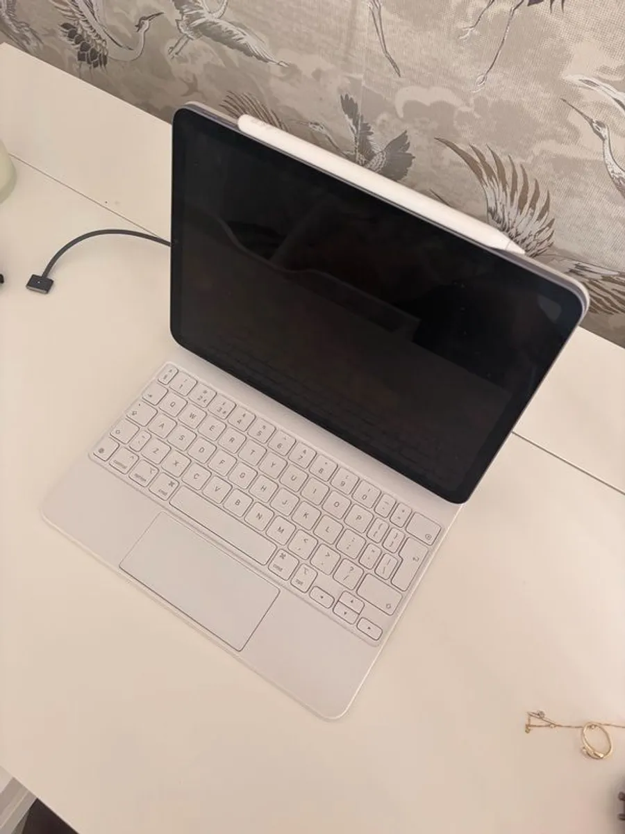 IPad Air (5th Generation) 256GB - Image 1
