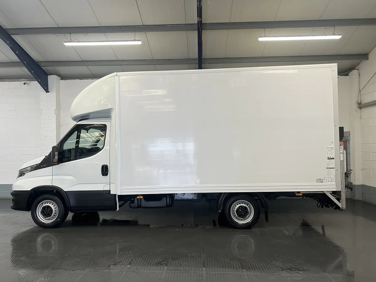 2022 Iveco Daily Luton Box Van - Image 1