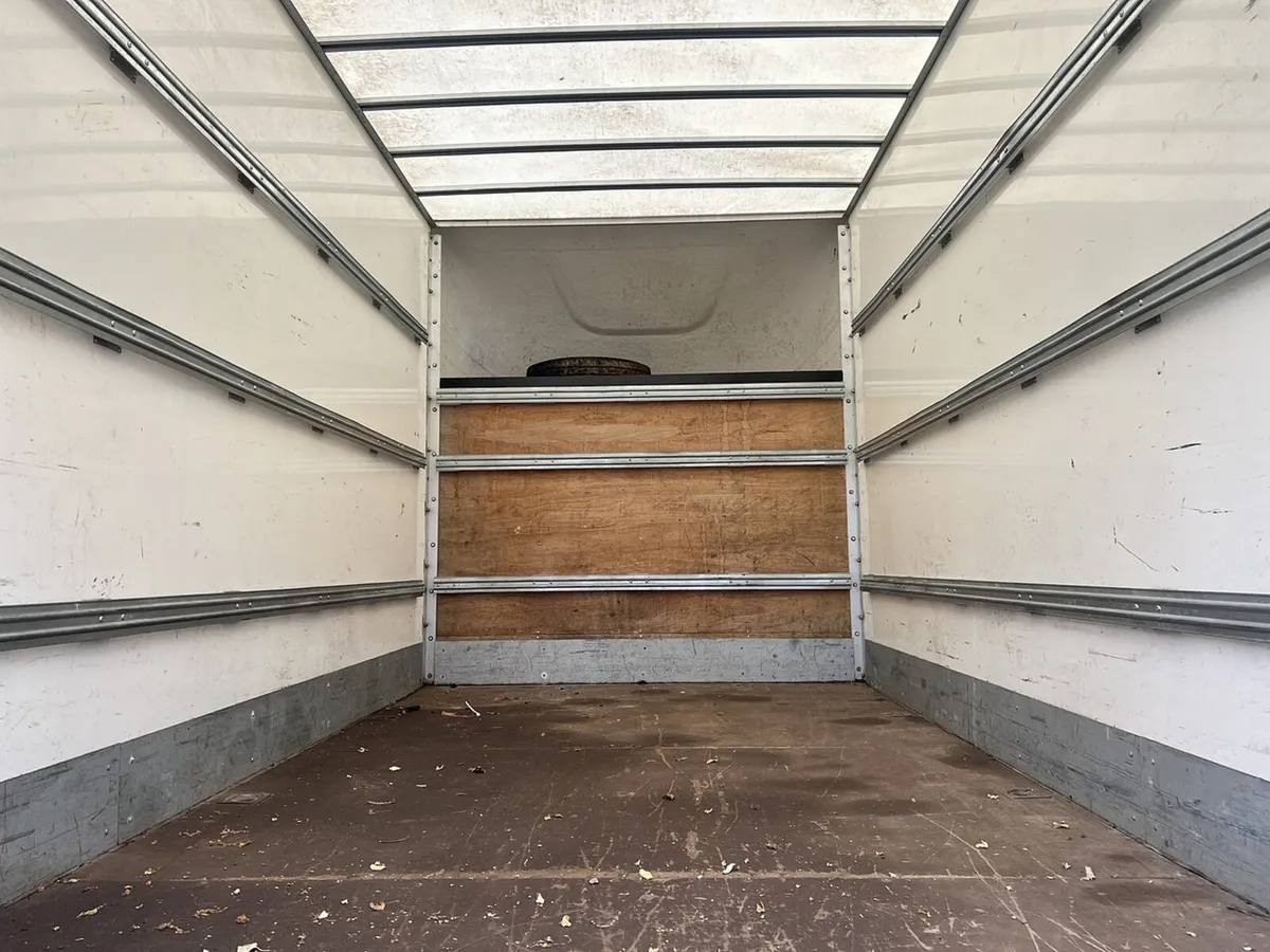 2020 Volkswagen Crafter Luton Box Van - Image 2