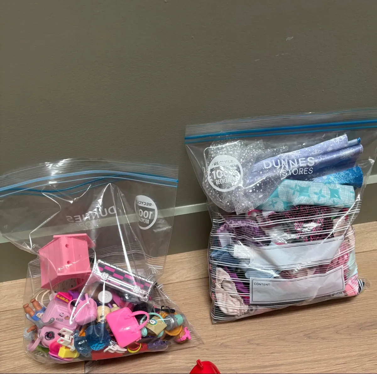 Barbie Dreamhouse and accessories - Image 2