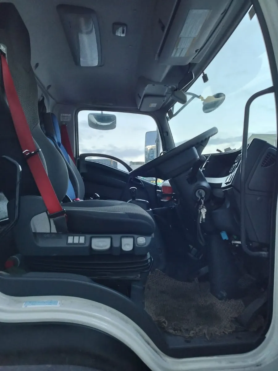 Isuzu F Series 210 HP 2022 - Image 1