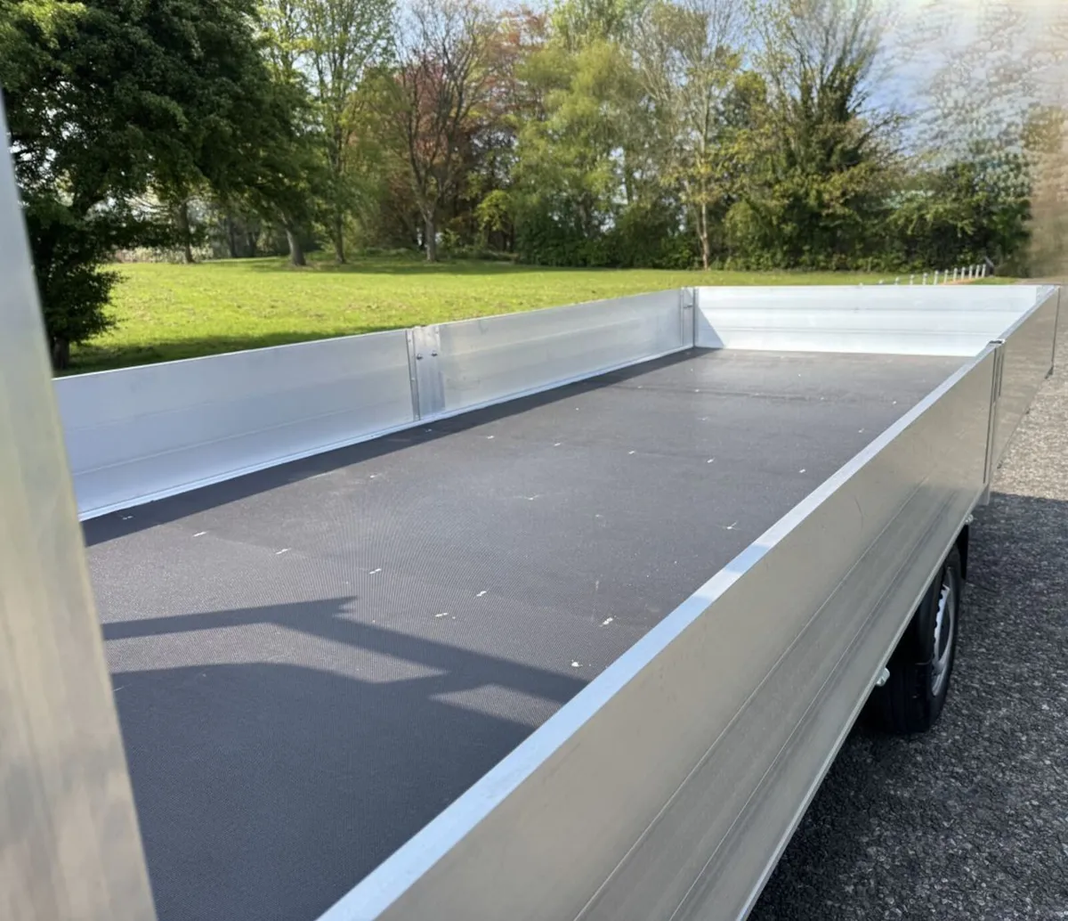 2022 Volkswagen Crafter Dropside Van - Image 2