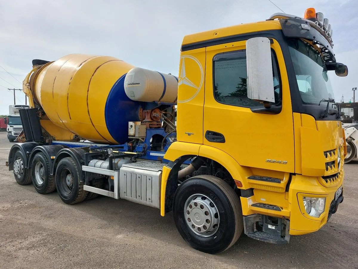 2017 (67) MERCEDES-BENZ AROCS 3243 8x4 Tridem Conc - Image 1