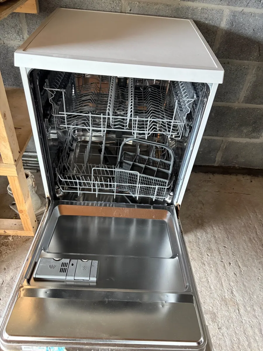 Dishwasher - Image 2