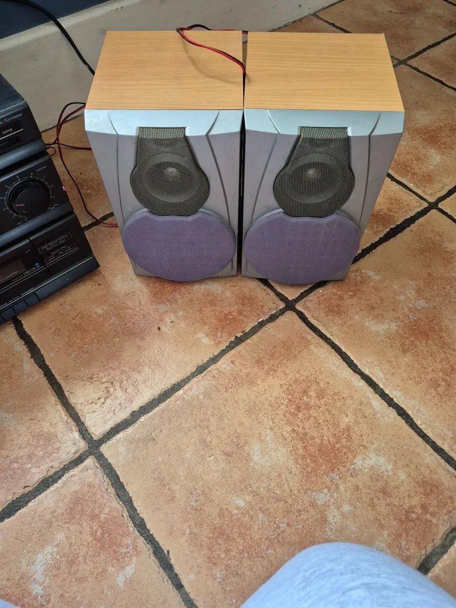 Record and cassette player - Image 3