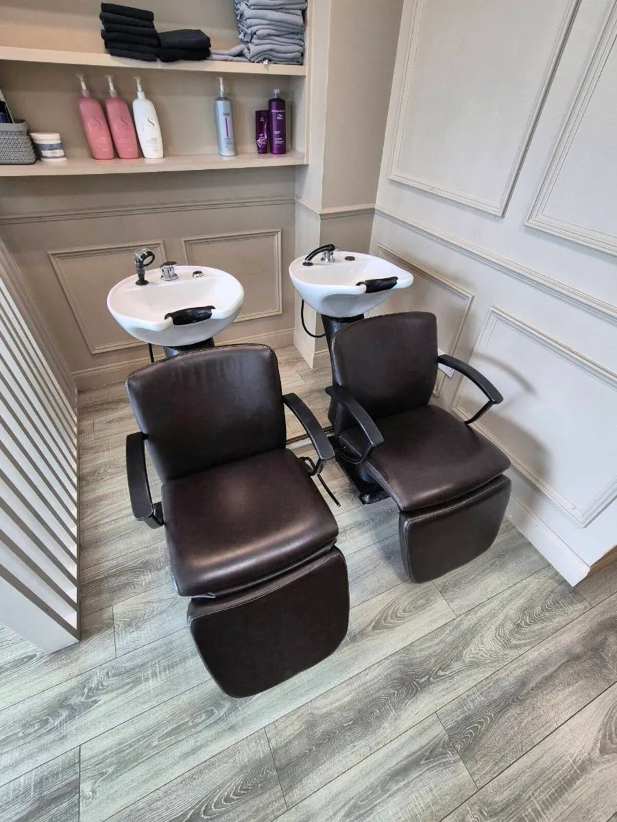 Salon Contents - Image 1